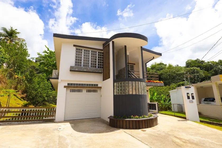 Villa Campiña Family Home – Scenic Mountain Views - Image 1