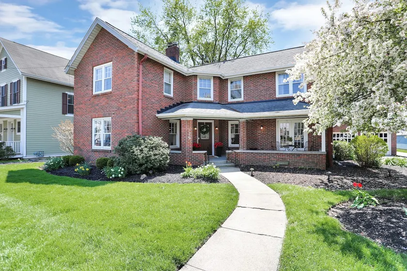 The Penn House 3 miles to Grand Park Sleeps 14 - Image 1