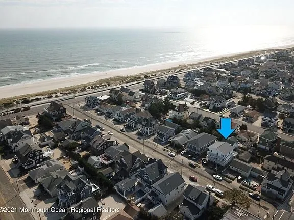 Elegant and Bright Ocean Block Home w/ Private Balcony, BBQ & Patio - Image 1