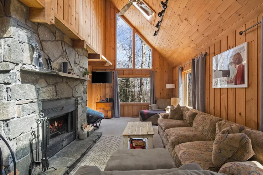 Woodsy Retreat - Close to Mt. Snow w Fireplace! - Image 1
