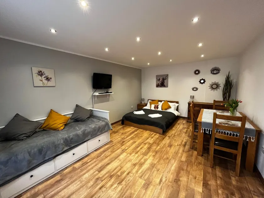 Adorable 1-bedroom home with free parking. - Image 1