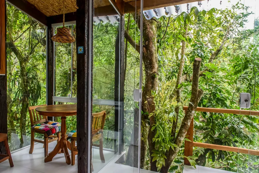 Treehouse overlooking the river - Image 1