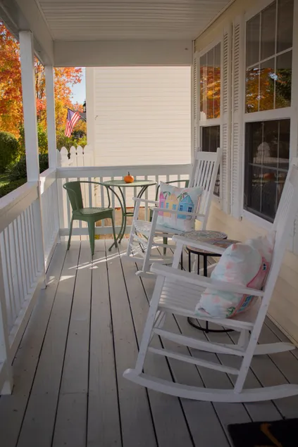 Pool and walking distance to beaches! Amenities! - Image 1