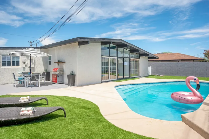 MID CENTURY OASIS – 3BR&2BA – POOL. - Image 1