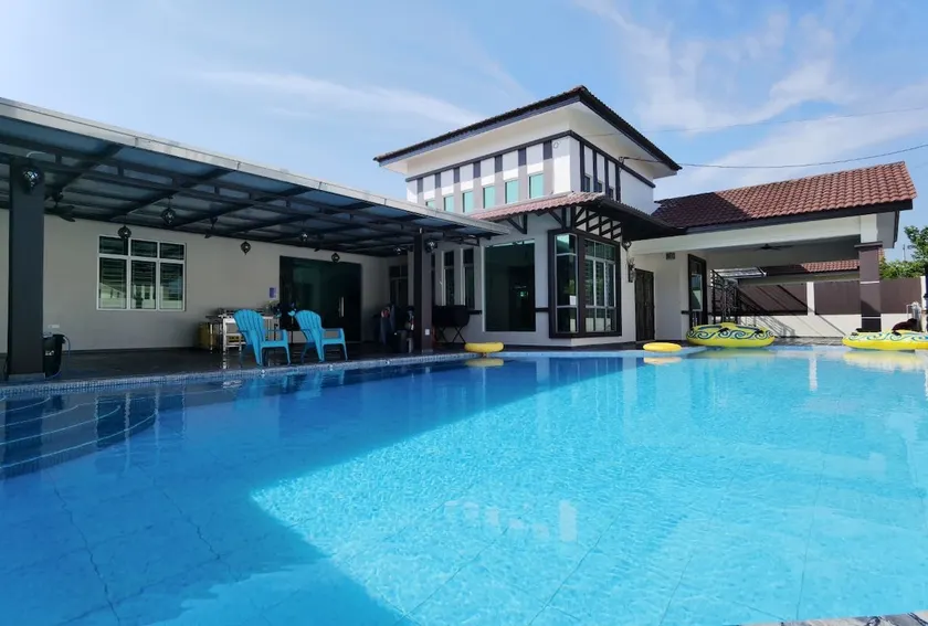 MemoriesHomestay5 ~ BBQ ~ Pool ~ Gamepad ~ 7 rooms 26+ pax! - Image 1