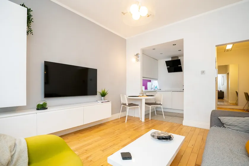 Le Cwtch - Stylish City Flat With Workspace - Image 1