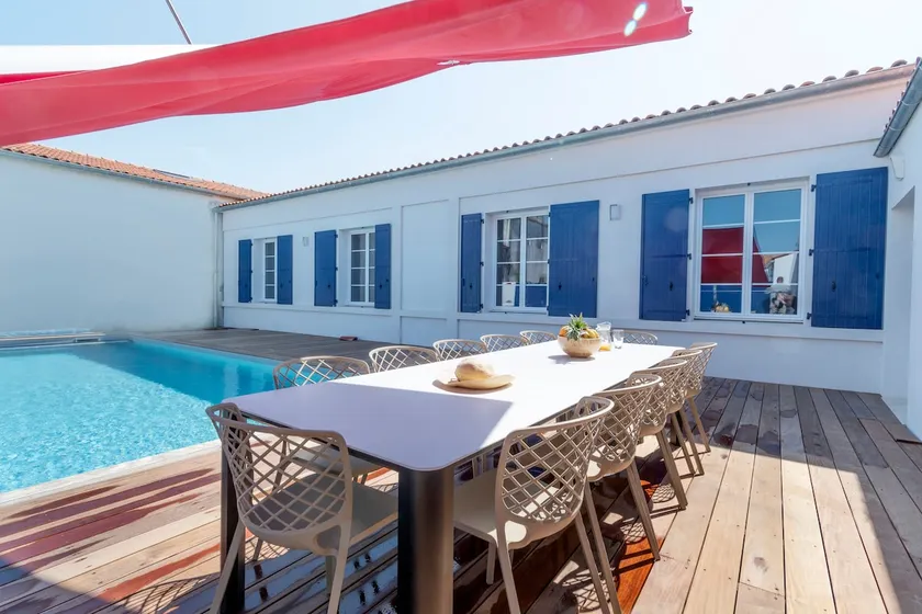 Old village school with swimming pool - Image 1