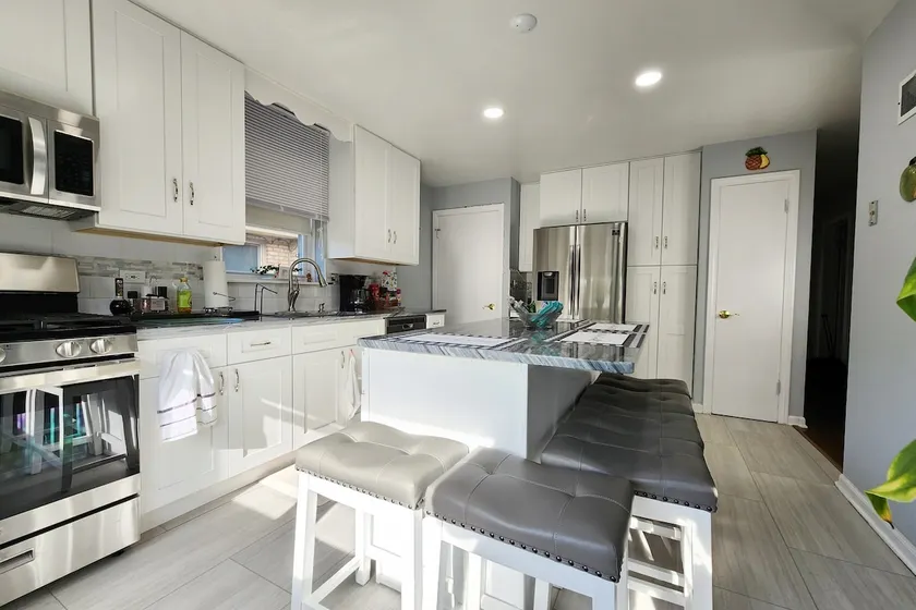 *King Bed-Updated-Laundry-Near NWU-Hospitals+More - Image 1