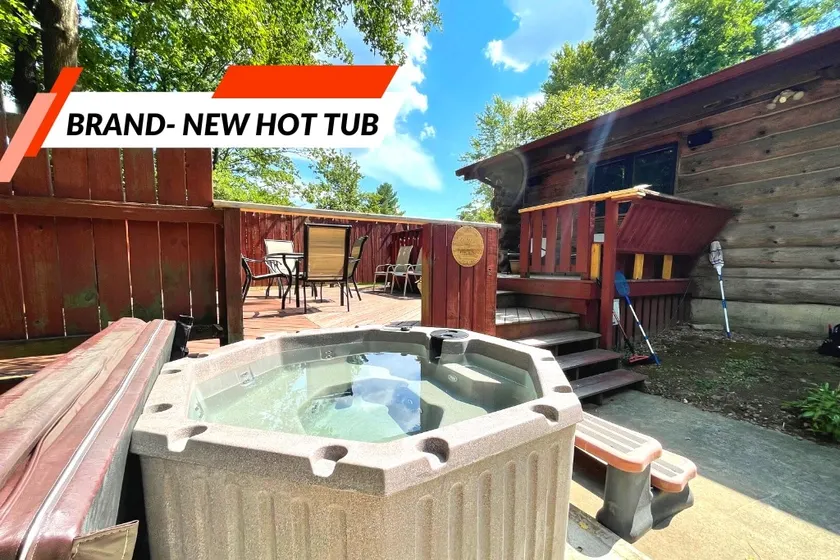 Log Cabin with Brand-new Hot Tub! W/ Pool Table - Near Downtown Cape and Casino - Image 1