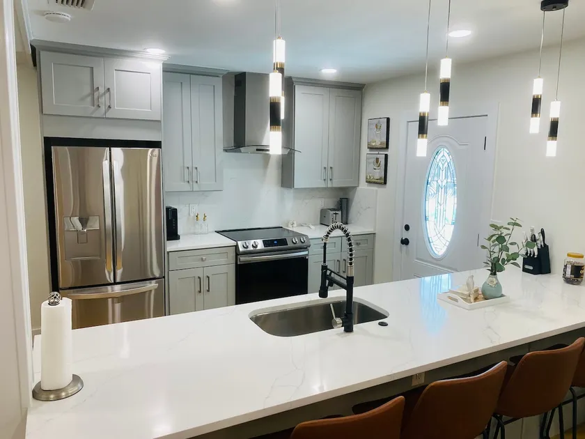 Cheerful & Elegant 4-Bedroom House in Clearwater - Image 1