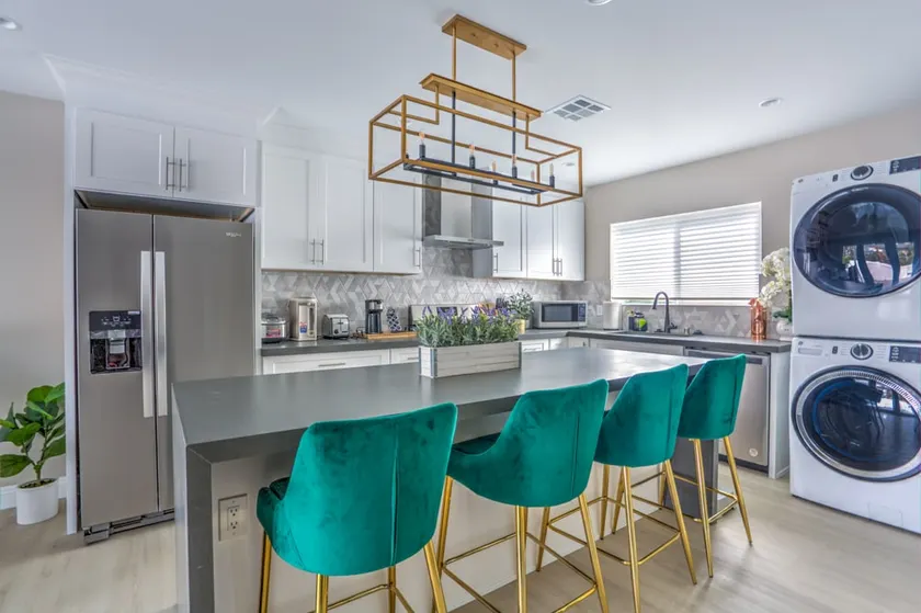 New Contemporary 3 Bedroom w/ Patio close to DTLA - Image 1
