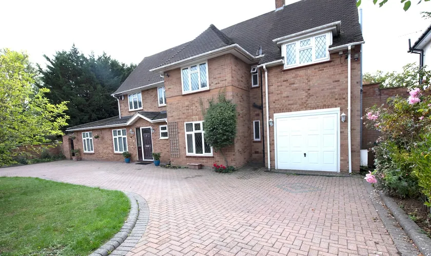 Luxury 6 bedroom house with parking - Northwood - Image 1