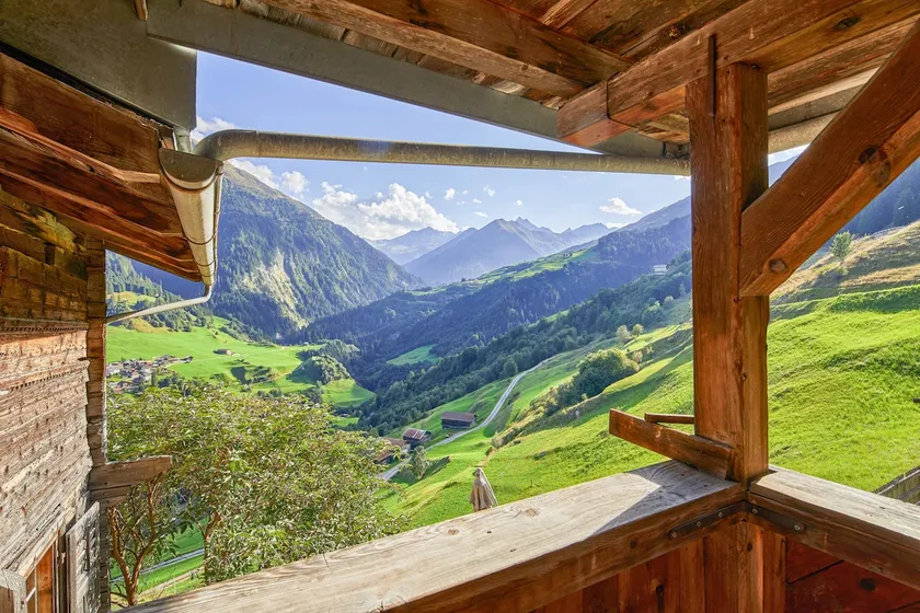 Farmhouse with garden and terrace with a view - Image 1