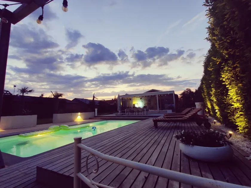 Romantic Getaway with private pool & jacuzzi - Image 1