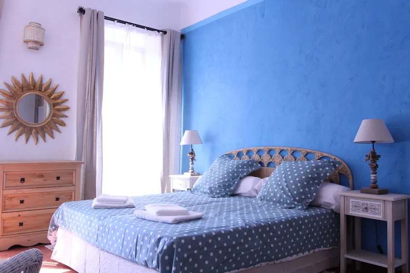 Quiet studio ”Casa Blue” by the rooftops of Cocagne - Image 1