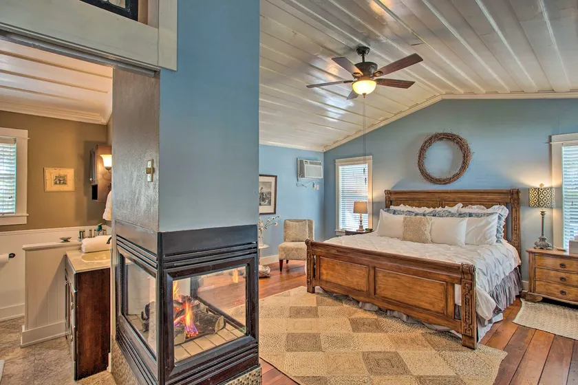 *NEW* Cottage-King Bed/Fireplace/Bikes - Image 1