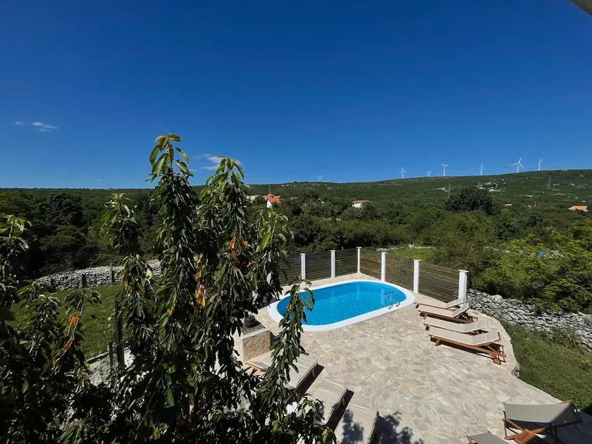 House 20km from Split with a heated swimming pool - Image 1