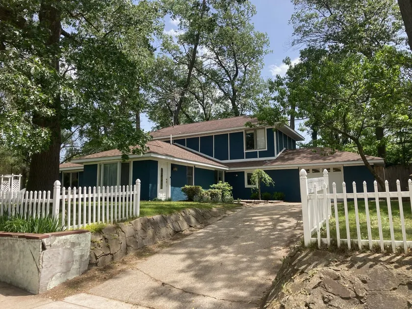 Spacious 4 BR House With Loft.  Short Walk To The Beach! - Image 1
