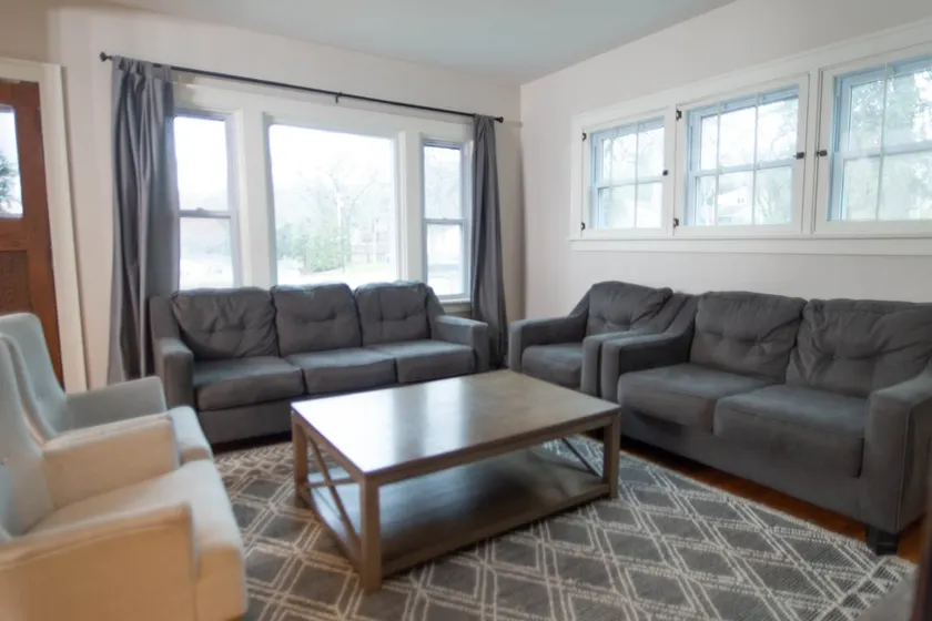 Cheerful 3-bedroom home across St. Mary's Campus. - Image 1