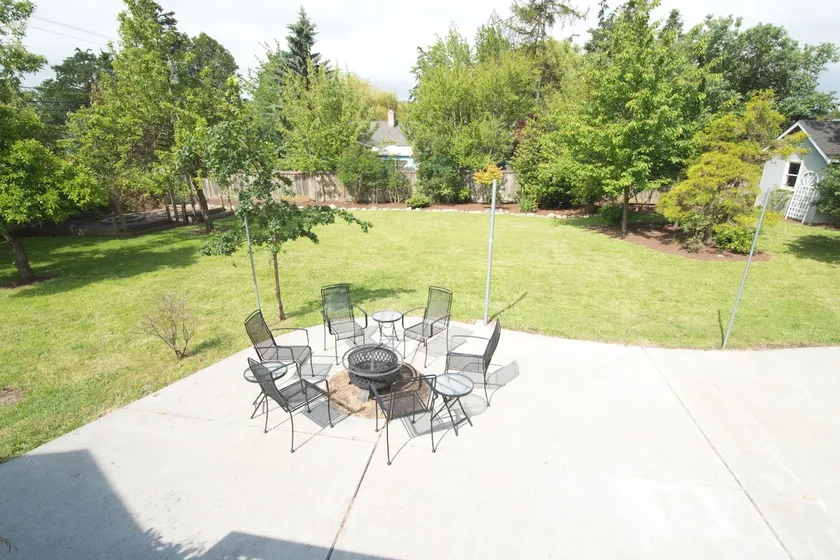 Spacious 5BR 2BA Home - Fenced Yard, BBQ, Fire Pit - Image 1