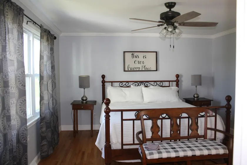FairOaks Place Sleeps 6 King, Queen with foldout couch near Barter & Va Creeper - Image 1