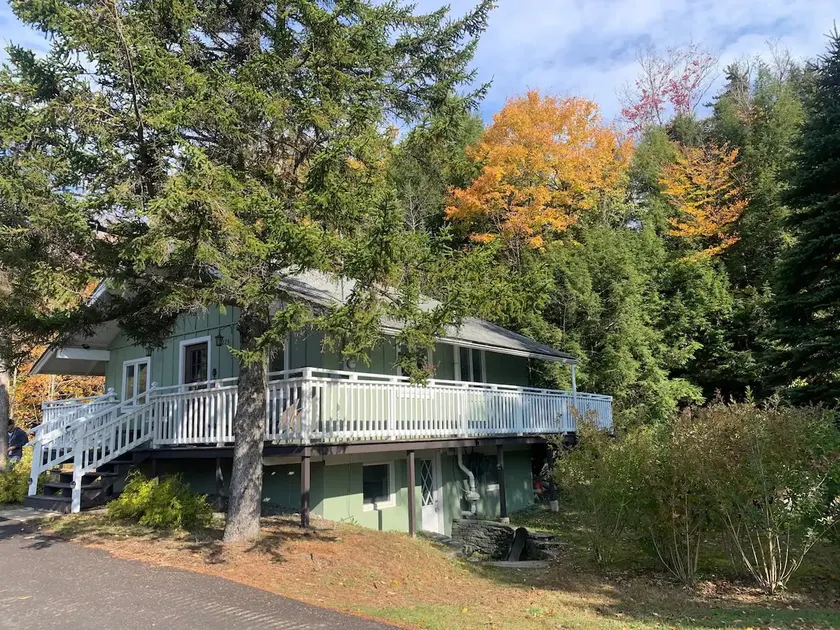 Cozy Riverfront Home, 1mi to Mt Snow, free shuttle - Image 1
