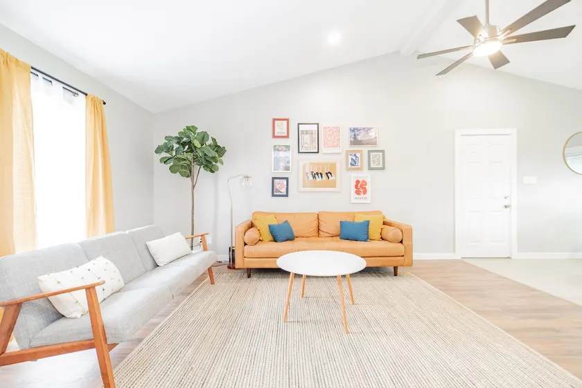 Cozy, Stylish, Mid Century Modern 3/2 in Allen. - Image 1