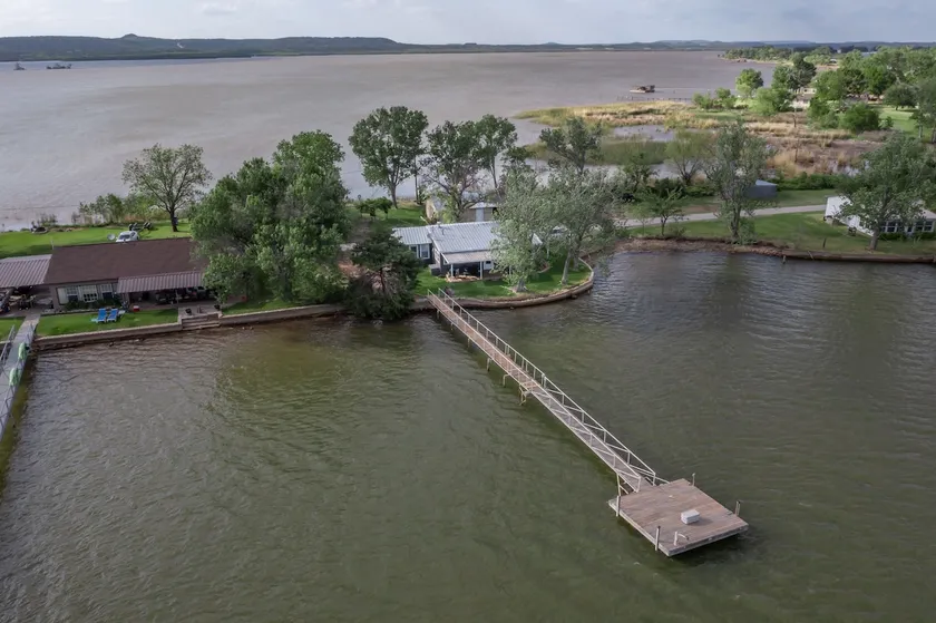 Waterfront House on PK Lake: Dock & No-Wake Cove - Image 1