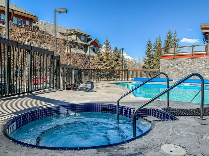 L202 Canmore Vista- Free Parking, Hot tub, Pool, View, BBQ, 2BR, 2BT, Sleeps 6 - Image 1
