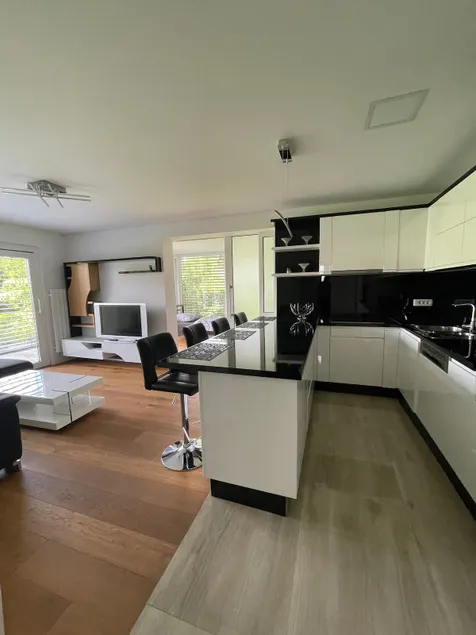 Beautiful garden apartment with carport and terrace! - Image 1