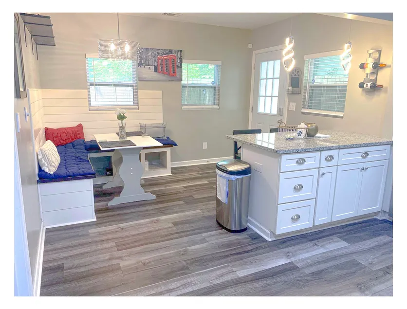 Lovely 3BR 3BA Home minutes from Airport/Downtown Atlanta - Image 1