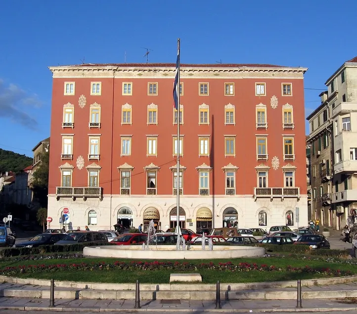The best location, city center - Image 1