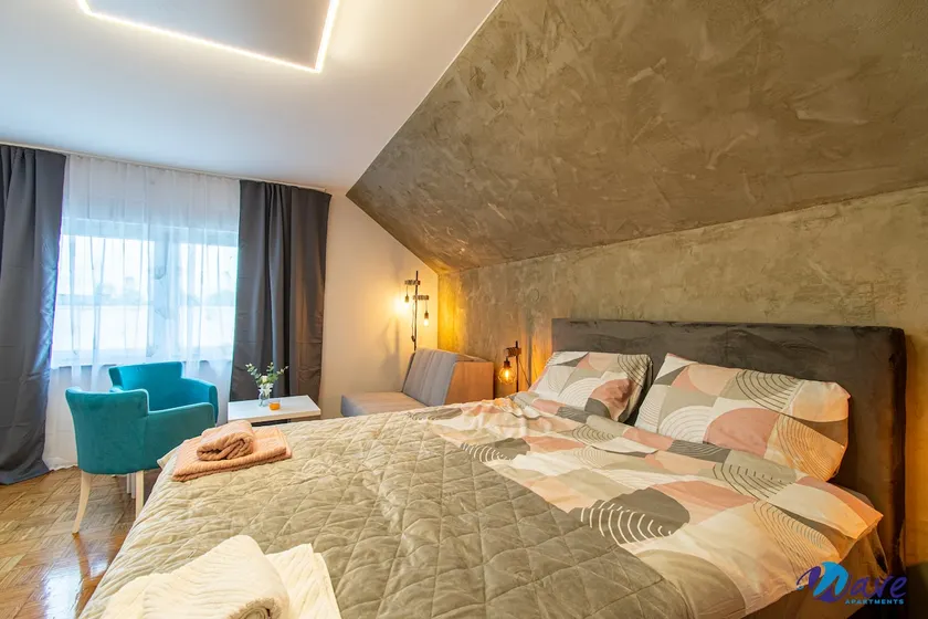 Newly renovated, two-bedroom apartment for up to 4 people. - Image 1