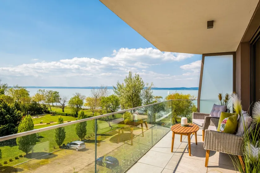 MyFlat Coral 64 Premium - lake-view | pool - Image 1