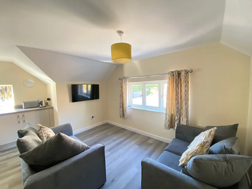 Stunning 2 bedroom apartment with amazing views over Ironbridge! - Image 1