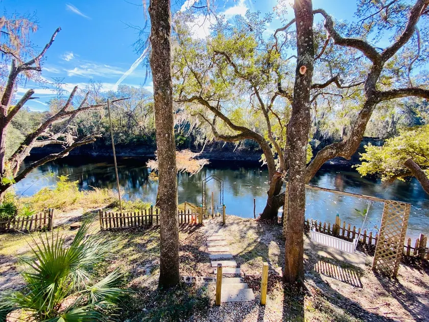 Peaceful cabin on the Cochee river w/ 4 acres land - Image 1