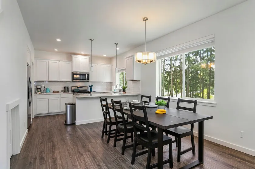 Your Getaway Awaits! 3-Bedroom Home In The Trees - Image 1