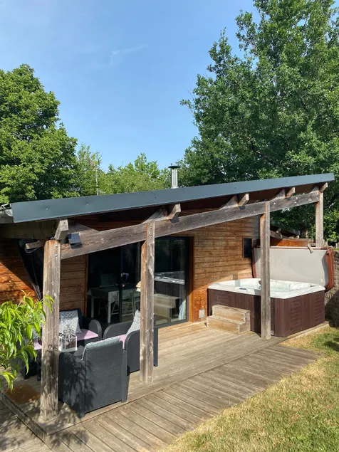 Cozy fern cottage with hot tub - Image 1