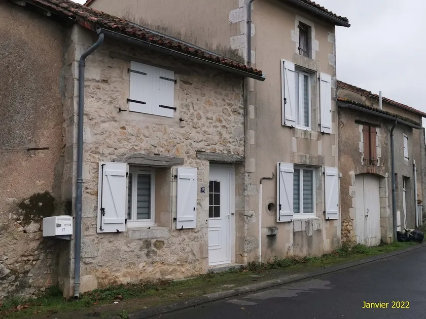 Nice country home located in the village. - Image 1