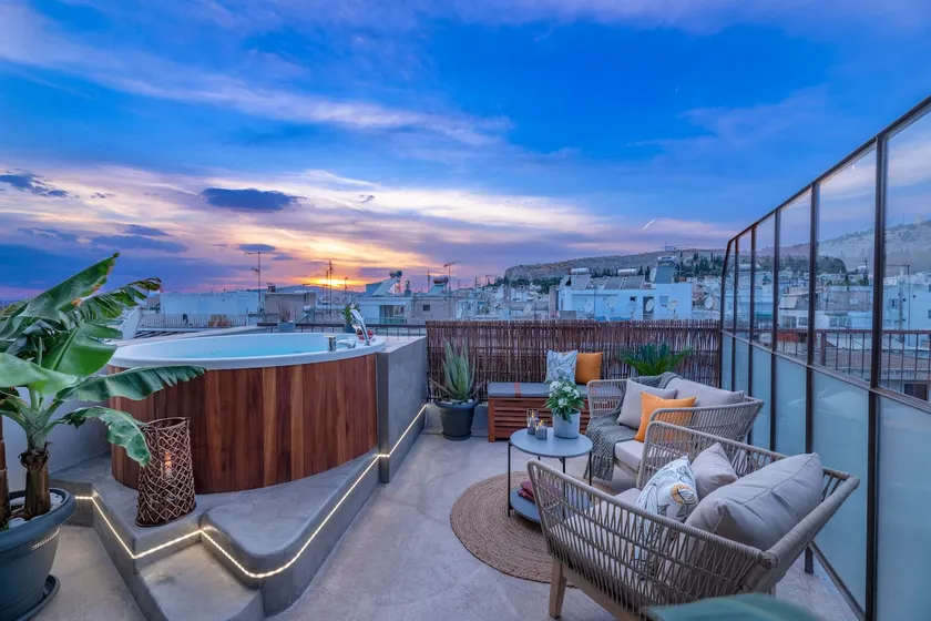 TopFloor Getaway Balcony&Hot tub+Acropolis view - Image 1