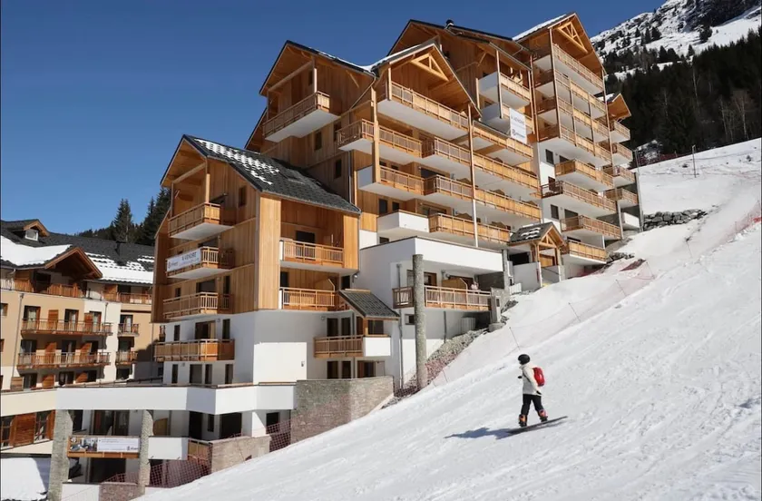 Ski in and ski out in Oz, Alpe d'Huez - Image 1