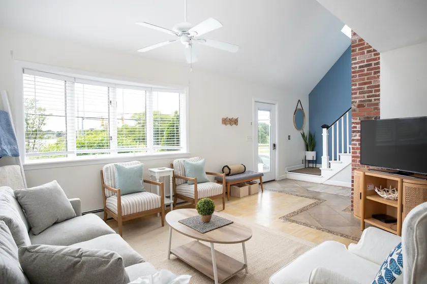 Coastal 4 Bedroom House - Steps from Beach - Image 1