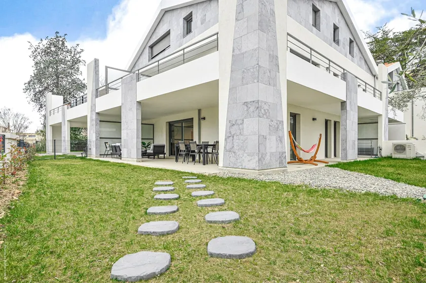 New T4 – Ground floor – Terrace – Pool – Direct beach access - Image 1