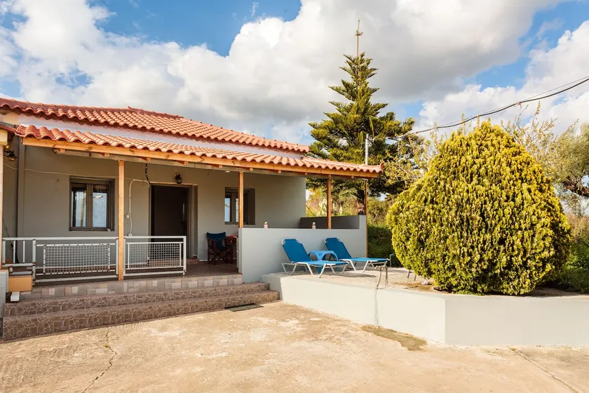 Makarounis Thanos Traditional Apartments studios - Image 1