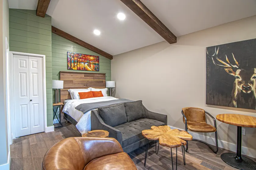 On Trend Rustic Unique and Cozy Stay - Image 1