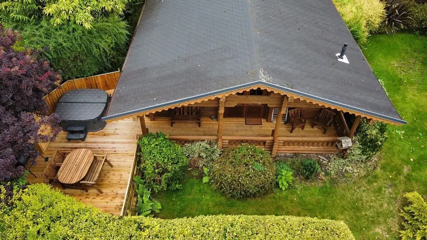Countryside Log Cabin With Hot Tub - Beech - Image 1