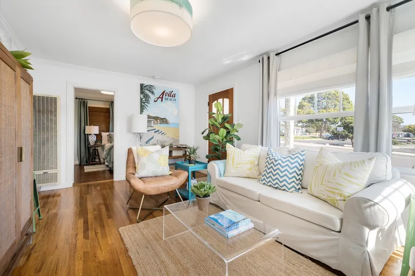 Charming Beach Cottage - Image 1