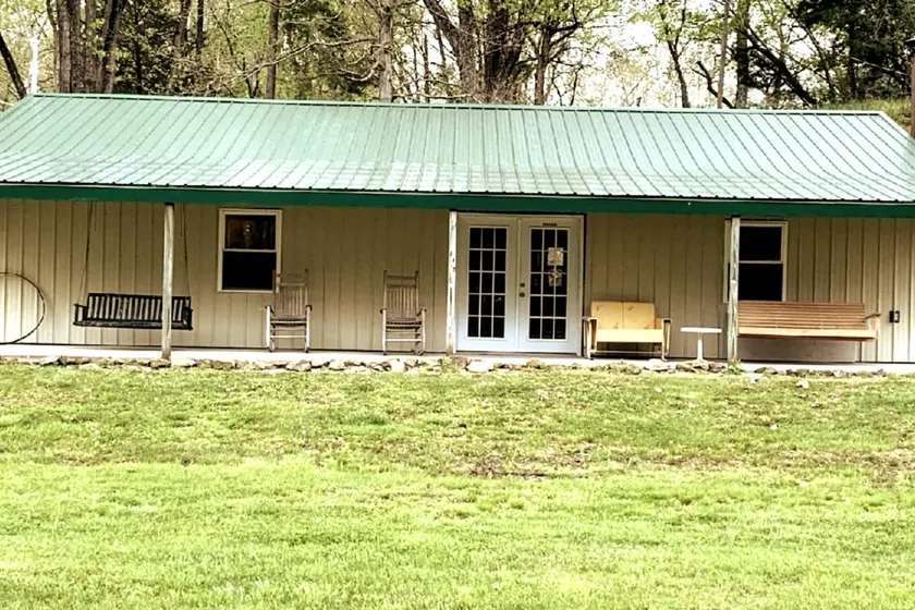 Hillside Hideaway Bunkhouse Cabin in the country. - Image 1