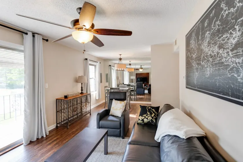 Lovely 1-Bedroom Apartment with Pool - Image 1