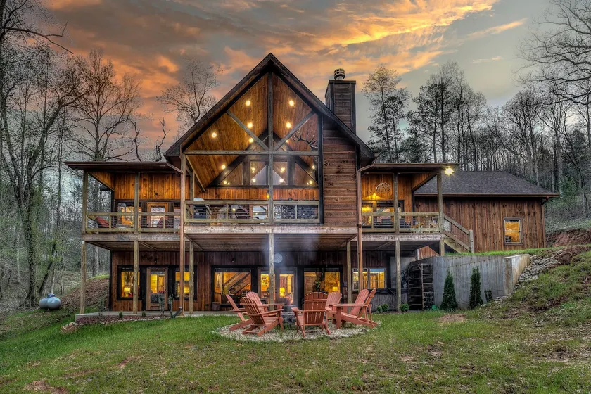 New luxury cabin w/River access, hot-tub, peaceful - Image 1